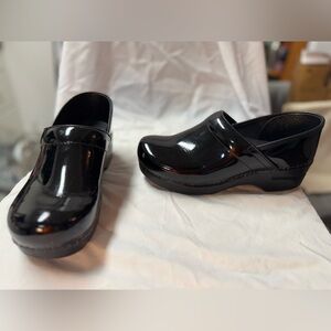 Black patent Dansko